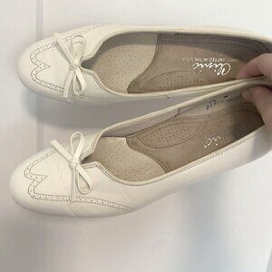 Vintage Clinic White Leather Low Pump Heels W Wingtip Victorian Style Size 7 1/2